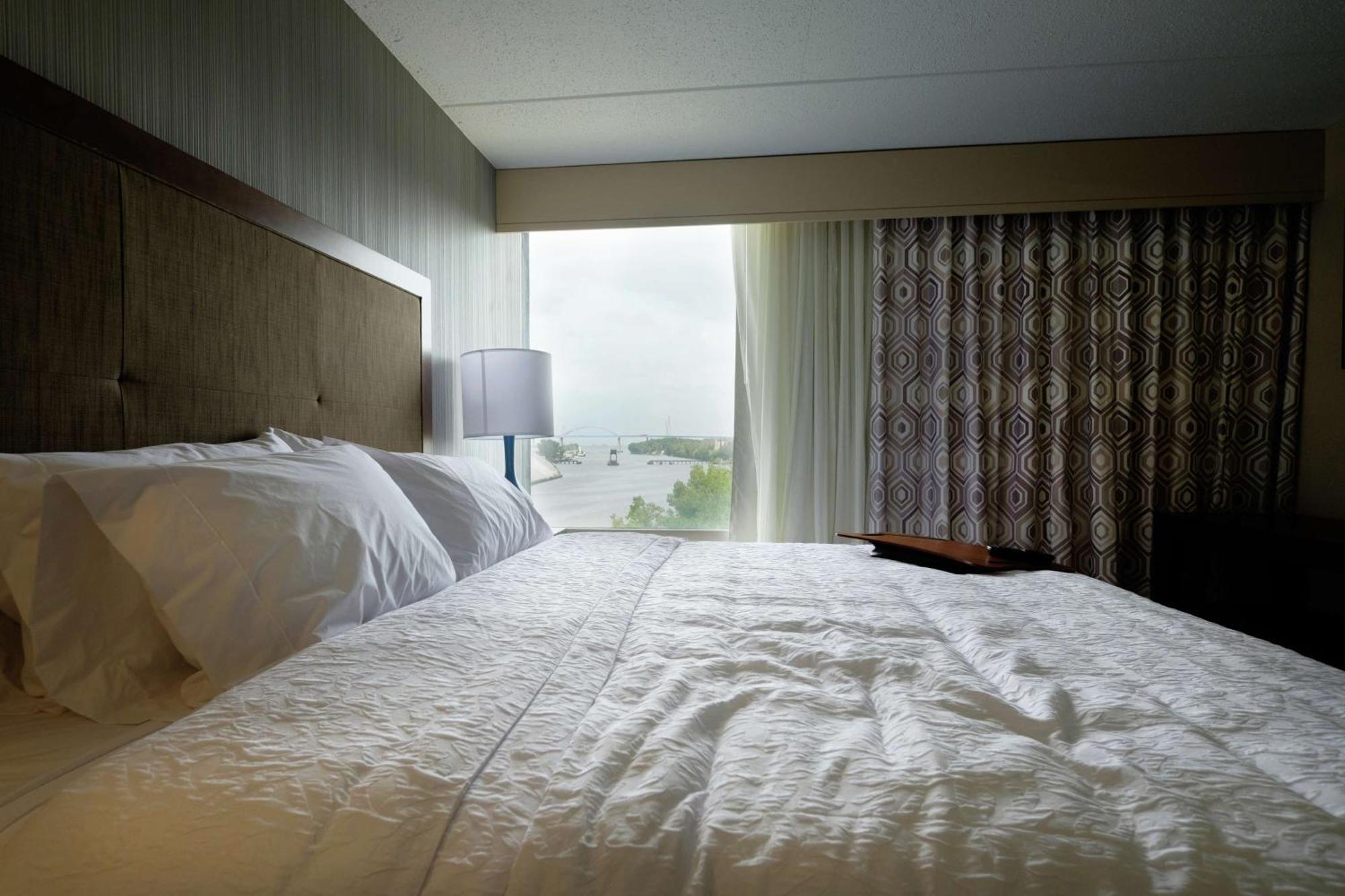 Hampton Inn Green Bay Downtown Bagian luar foto